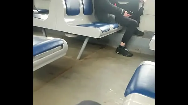 뜨거운 Young guy jerks off in front of another lad in a public train 따뜻한 영화