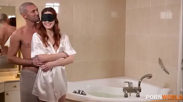 Menő Charlie Red blindfolded in the tub and pounded until her wet pussy quivers GP1334 meleg filmek