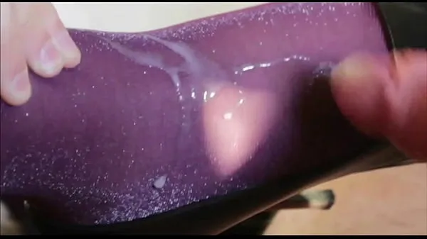 Горячие Нейлоновый камшот на ступни в фиолетовых колготках с люрексомтеплые фильмы