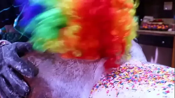 뜨거운 Victoria Cakes Gets Her Fat Ass Made into A Cake By Gibby The Clown 따뜻한 영화