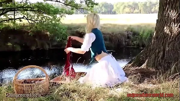 Kuumia The blonde washerwoman Eva teases with her butt and comes before the witch judges (Trailer lämpimiä elokuvia