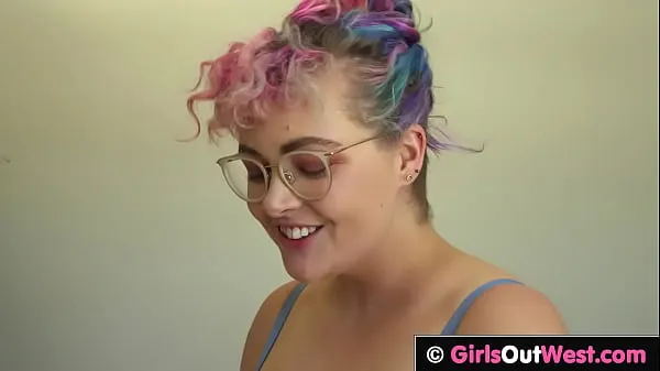 Film caldi Hairy busty lesbian enjoys oral sex and anal fingeringcaldi