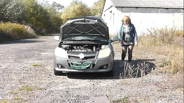 Gorące Public sex. Sexy Milf Frina car broke down again. Random passer by guy helped to repair and fucked Frina with doggy style on hood of auto. Outdoor Outside Outdoorsciepłe filmy