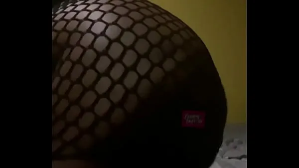 Hotte Shaking ass in fishnet body suit varme film