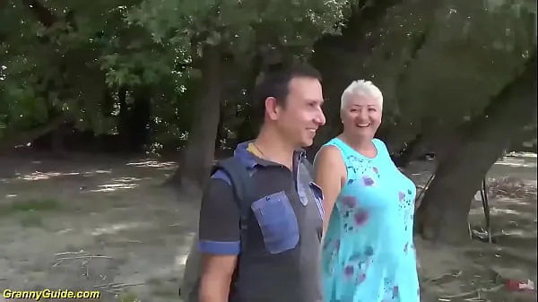Vroči busty bbw mom loves stepson on public beach topli filmi