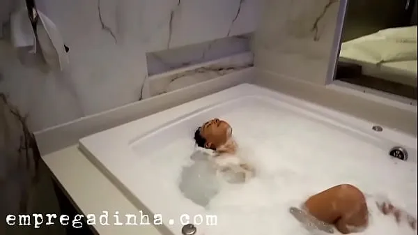 Playing in the whirlpool and shower Film hangat yang hangat