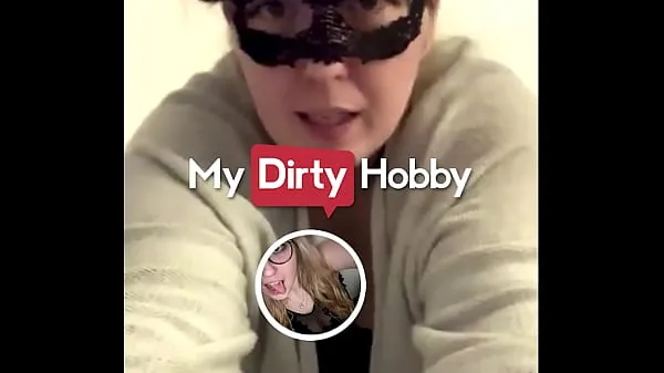 CurvySecret) met un plug anal pour la première fois dans son trou du cul serré adore ça - My Dirty Hobby Films chauds
