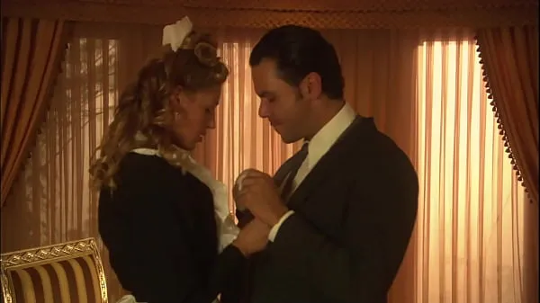 Горячие Скучающая жена, одетая как горничная, трахается с новым мужем своей матери - Лорен Феникстеплые фильмы