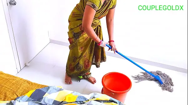 Hot Komal's husband secretly left her with a sweeper in the house warm Movies