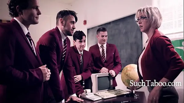 Hotte Group Of Boys Destroy Their Teacher - Dee Williams varme film