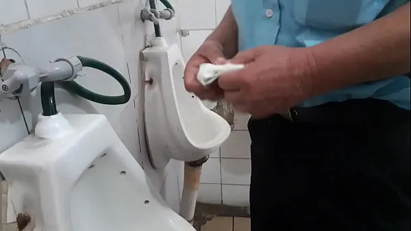 Hot Spying on a mature man in the public bathroom warm Movies