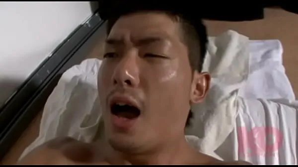 1/2)Popular hot model opens his ass and engages in a sweaty and serious copulation Film hangat yang hangat