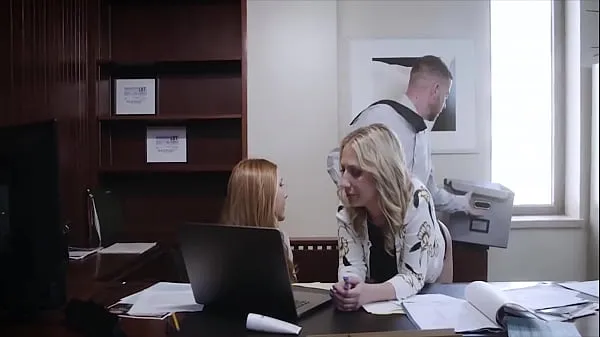 گرم Sexy Secretary Banged By Boss In Cabin While Reading Contract (Harper Red And Quinn Waters گرم فلمیں