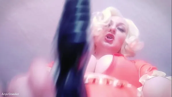 Quente Selfie video - FemDom POV - Strap-on Fuck - Rude Dirty Talk de Latex Rubber Hot Blonde MILF (Arya Grander Filmes quentes