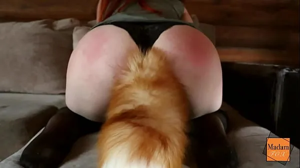 ホットな Fox slaps her sexy booty and jerks off her pussy. MadamFox 温かい映画