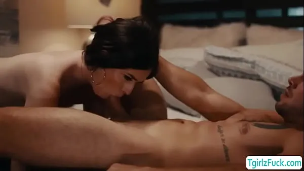热In the bedroom, tall small tits shemale Natalie Stone flirts with handsome Dante Colle kissing torridly slowly bowing down to deepthroat blowjob温暖的电影