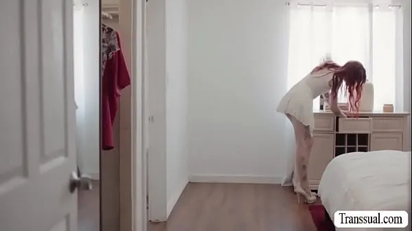 Vroči Angry stepdad confronted his shemale stepdaughter for wearing the clothes of her of getting more angry he bangs her ass so hard topli filmi