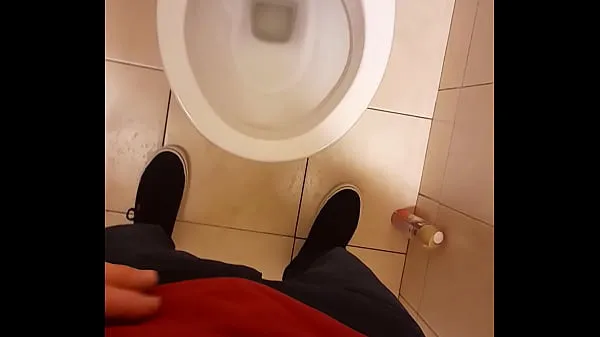 Public toilet piss Films chauds