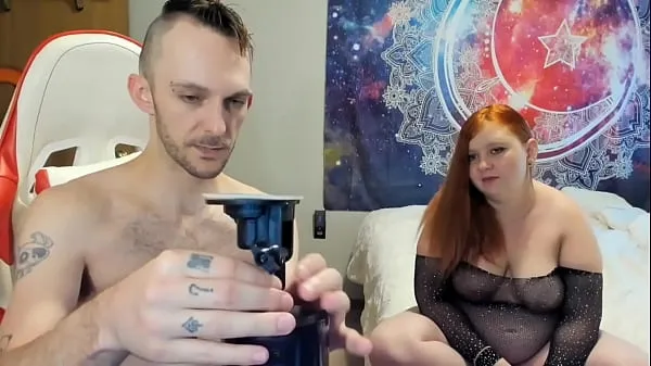 Hotte Porn Couple Husband and Wife Unbox Male Sex Toy for Husband to Use by Sin Spice varme film