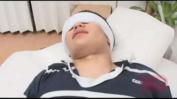 Nóng 1/2)18 year old body is very sensitive! His cock is hard, he feels it all over Phim ấm áp