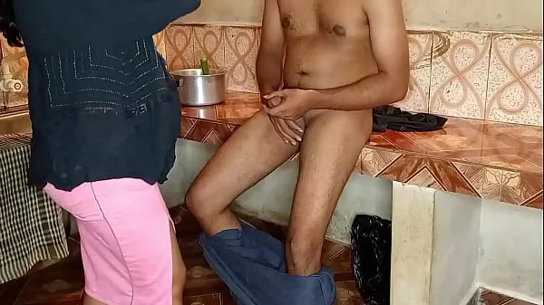 La femme de ménage a dit monsieur, d'abord pour cuisiner et ensuite pour bien baiser - Porno en hindi Films chauds