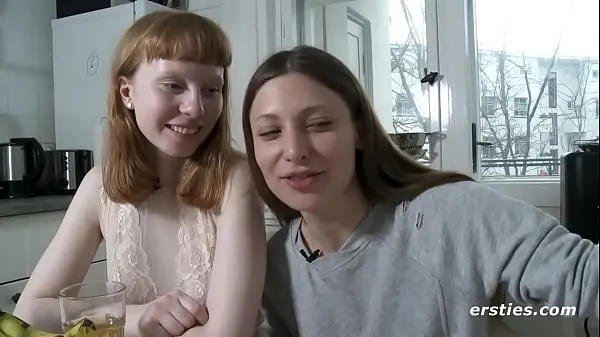 Menő Ersties: Bonnie & Talia Return For a Kinky Lesbian Sex Video meleg filmek