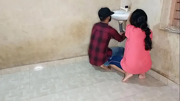 Películas calientes nepalí bhabhi mejor follando con un joven fontanero en el baño! XXX fontanero Sexo en hindi voz cálidas