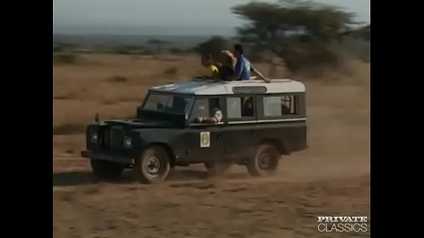 Películas calientes Yelena Schieffer disfruta de un gangbang después del safari cálidas