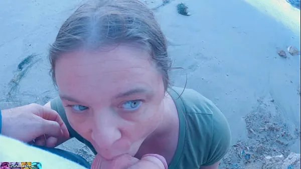 Kuumia Stepson cheats with stepmom on the beach lämpimiä elokuvia