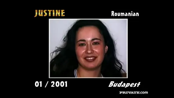 Vroči Brunette Justine Gets Laid in a Orgy during Her First Scene topli filmi