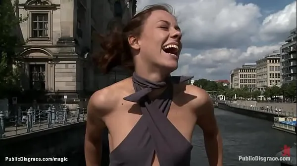 Vroči German babe humiliated on the streets topli filmi