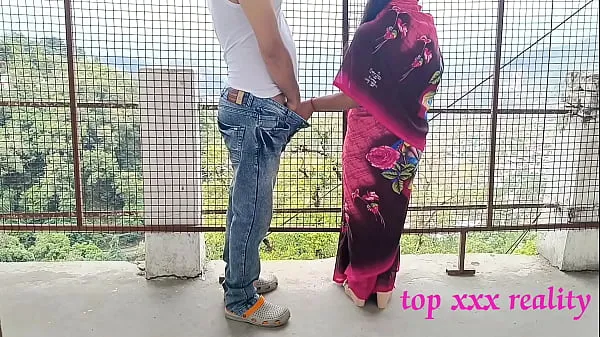 XXX Bengali hot bhabhi incroyable sexe en extérieur en sari rose avec un voleur intelligent! XXX Hindi web série sexe Dernier épisode 2022 Films chauds