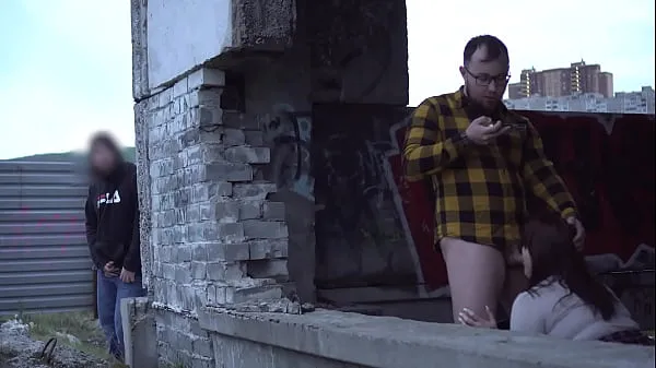 Weird dude spied on a couple filming a homemade video Film hangat yang hangat