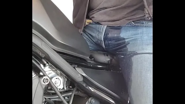 गर्म Pee Desperation on Motorcycle गर्म फिल्में