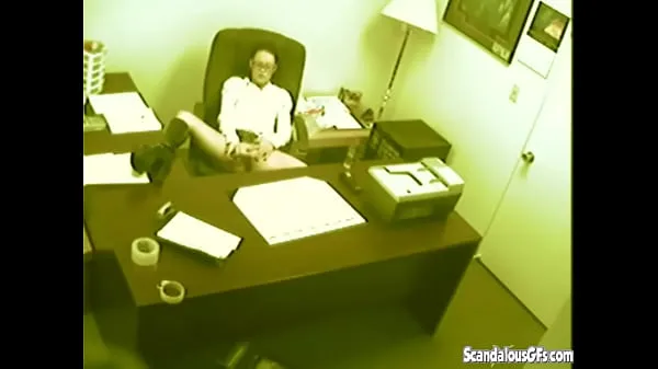 热secretary fingering and masturbating pussy at office温暖的电影