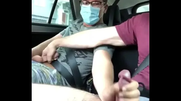 Hotte 2 pauzudos making out in Uber at risk of being caught varme filmer