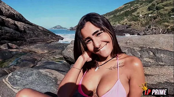 Καυτές Naughty brunette shows off on the beach and gives her tight ass | Tiffany | Loupan productions ζεστές ταινίες