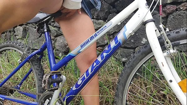 Student Girl Riding Bicycle&Masturbating On It After Classes In Public Park Film hangat yang hangat