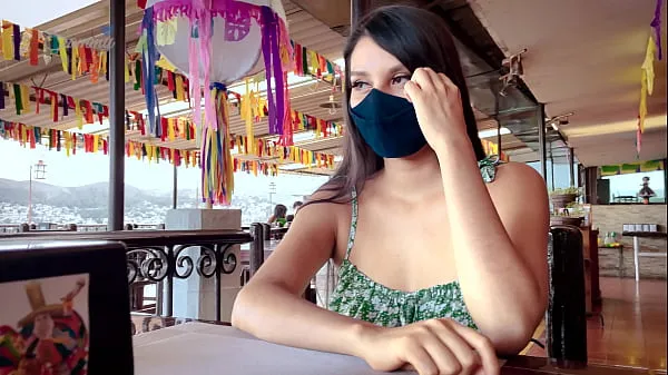 Mexican Teen Waiting for her Boyfriend at restaurant - MONEY for SEX Film hangat yang hangat