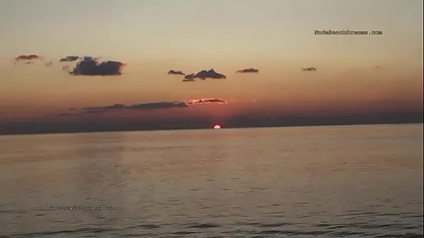 뜨거운 Russian couples fuck by the sea at sunset 따뜻한 영화