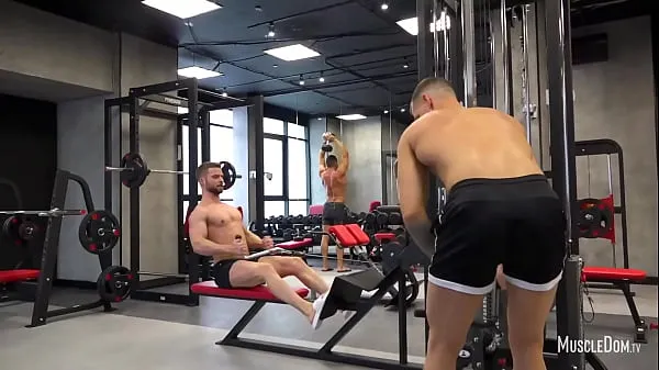 Hete Naked gym muscle pump warme films