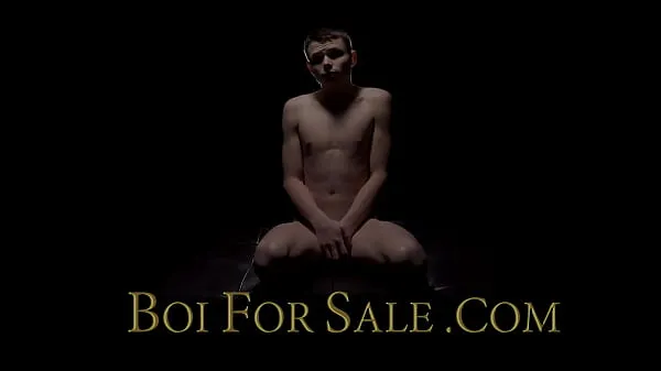 Hotte Auctioning A Twink Boy To Be A Sex Slave varme filmer
