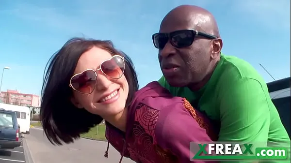 Menő Ukrainian hitch hiker Lina Arian gets picked up by a black guy in a car and then deep throats on his big black cock meleg filmek