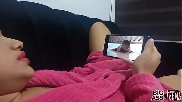 With my stepsister, Stepsister takes advantage of her hot milf stepbrother watches porn and goes to her brother's room to look for cock in her big ass Film hangat yang hangat