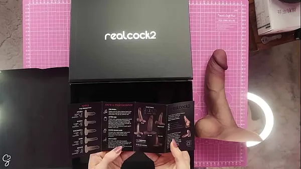 Kuumia Unboxing - World's Most Realistic Dildo RealCock2 from RealDoll lämpimiä elokuvia