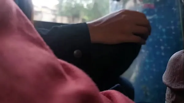 热Asian Pinay Masturbation at the public bus温暖的电影