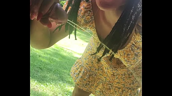 Hotte Outside hiding under porch peeing licking my fingers then sucking my masters cock varme filmer