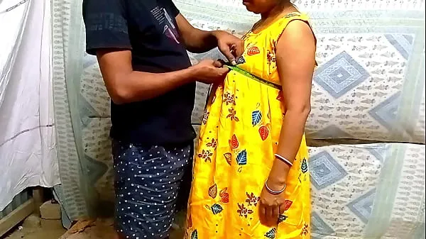 Quente Desi Indian Village Wife, buceta apertada fodida por alfaiate em troca de sua blusa de costura cobra muito quente som hindi claro Filmes quentes