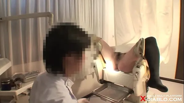 热Peeking at the medical examination of a pregnant woman with a large areola and stomach温暖的电影