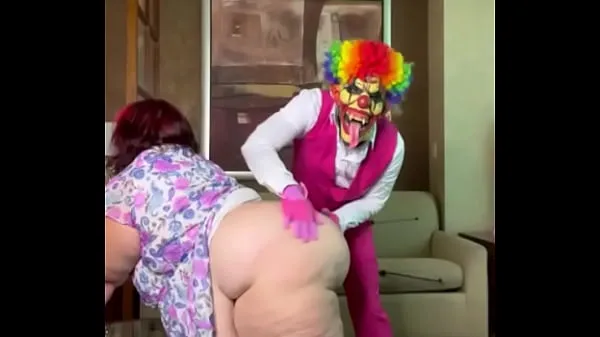 Menő Clown showing BBW white slut a good time in his luxury hotel room meleg filmek